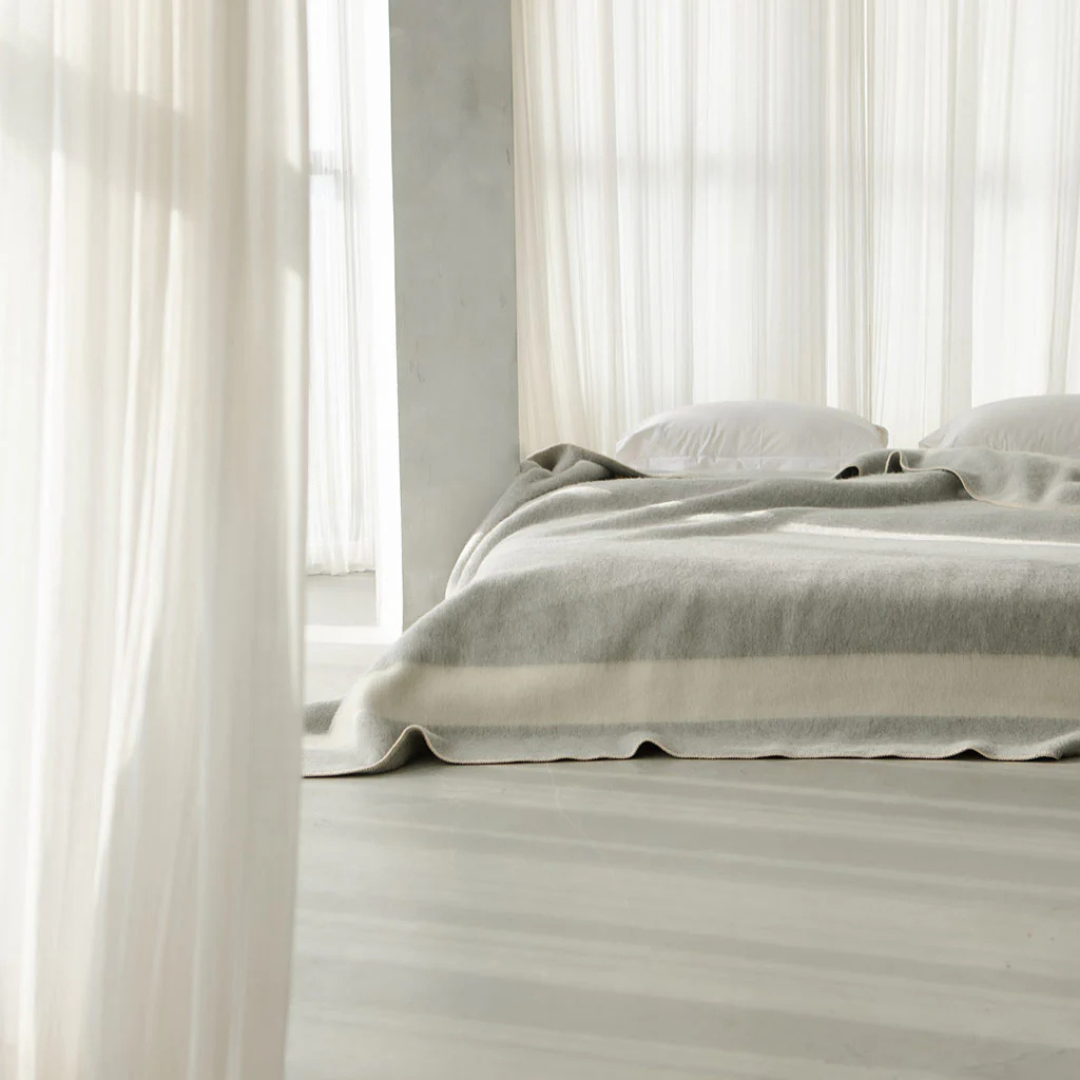 Blacksaw : The Siempre Blanket in Light Heather