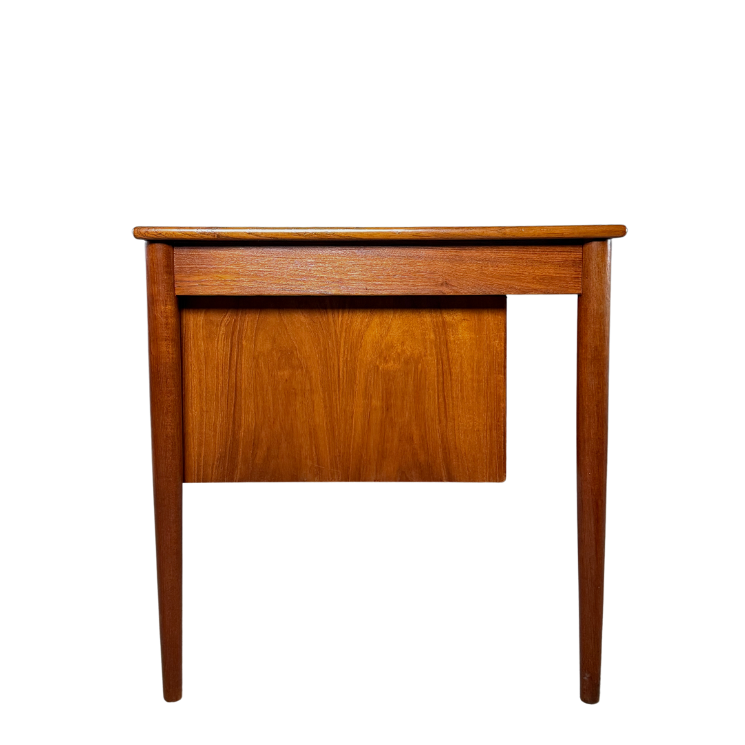 1960s Borge Mogensen : teak & oak Model 130 desk, Denmark