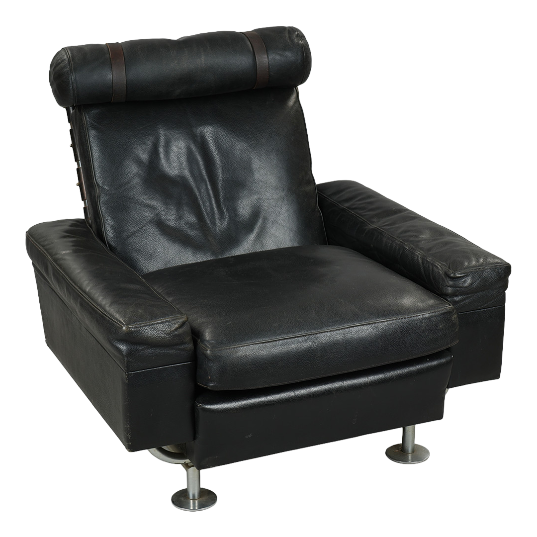 1970s Illum Wikkelsø : Model 500 black leather & steel lounge chair, Denmark