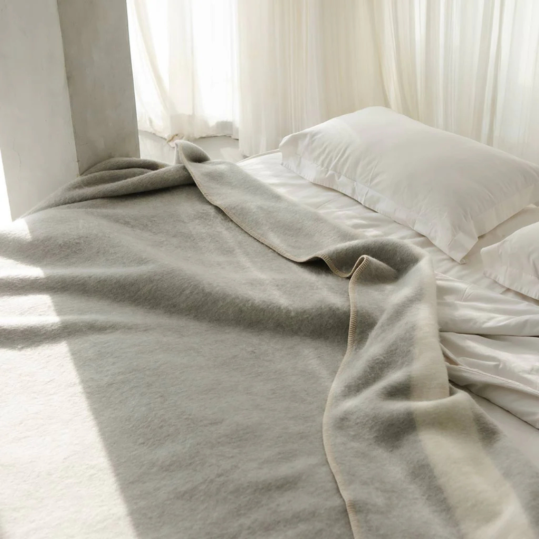 Blacksaw : The Siempre Blanket in Light Heather