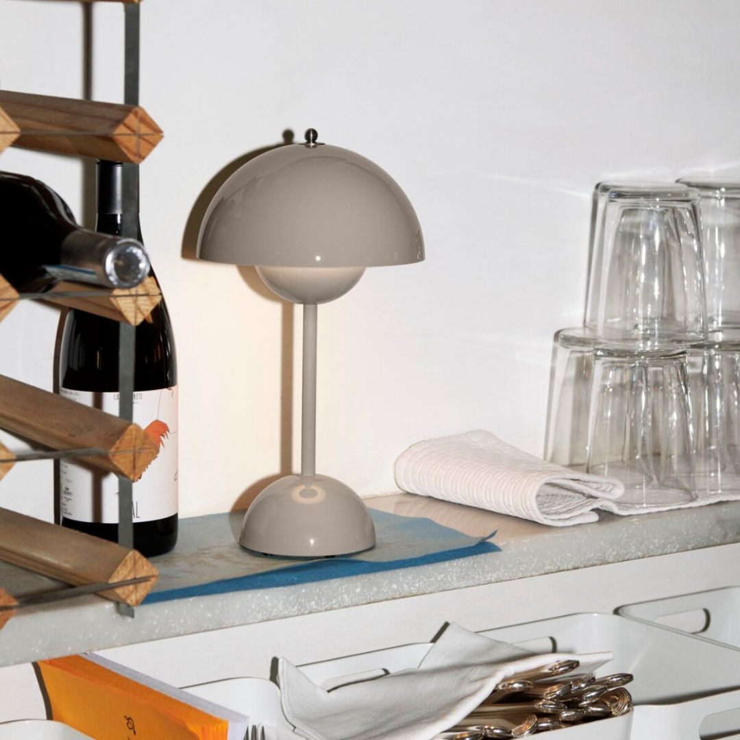 Verner Panton : Flowerpot VP9 Portable Table Lamp for &Tradition