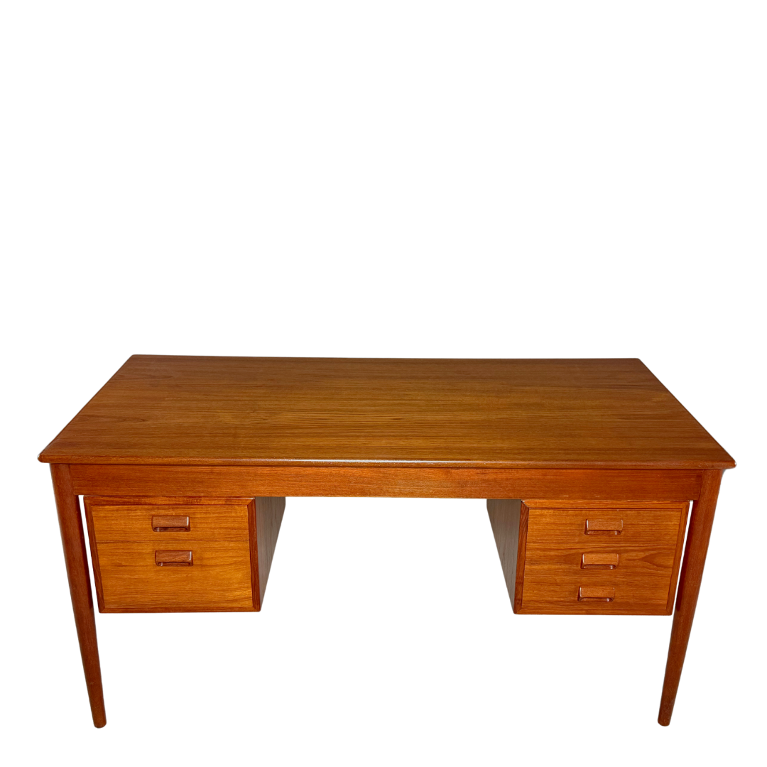 1960s Borge Mogensen : teak & oak Model 130 desk, Denmark