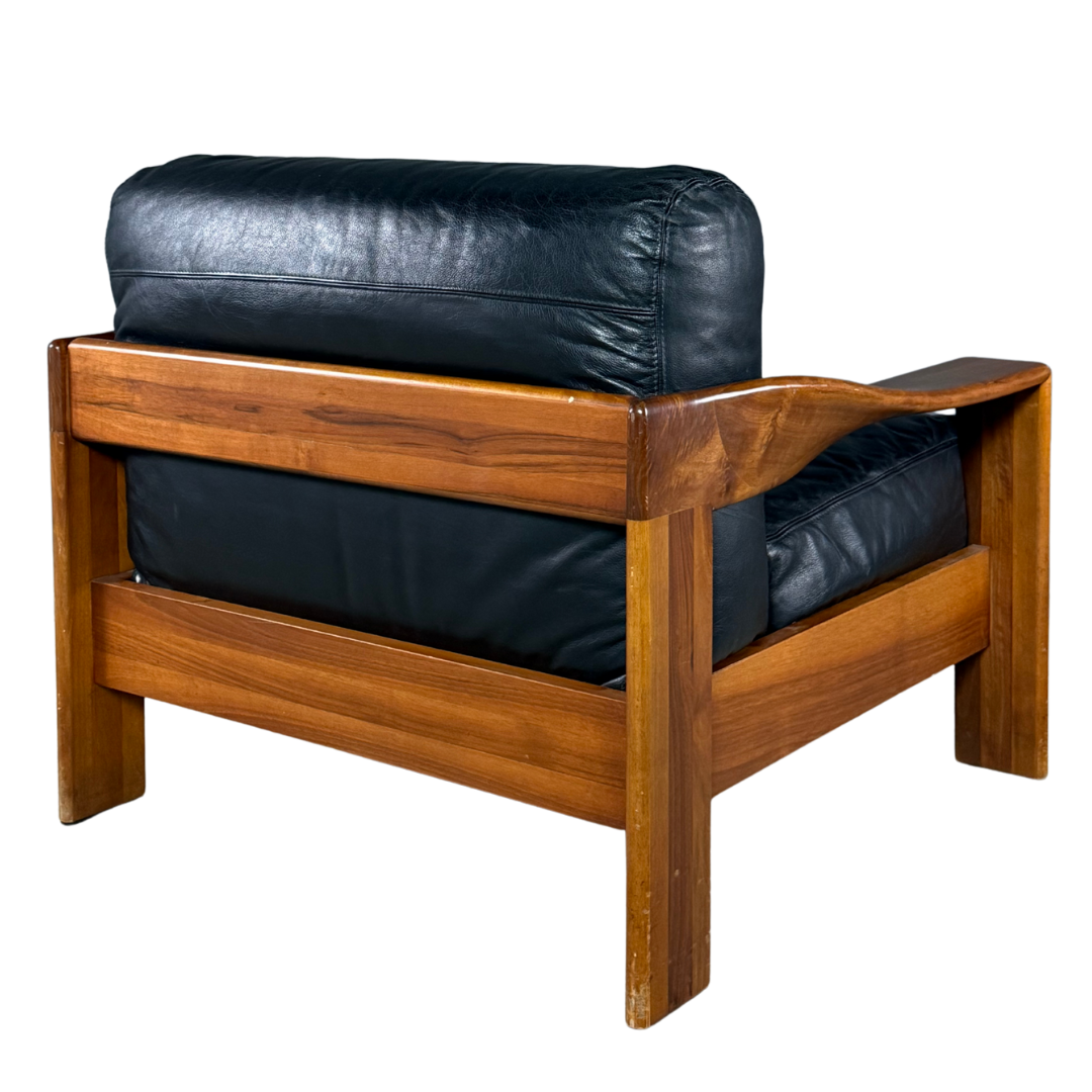 1970s Mobilgirgi S.p.a. : architectural black leather lounge chair, Italy
