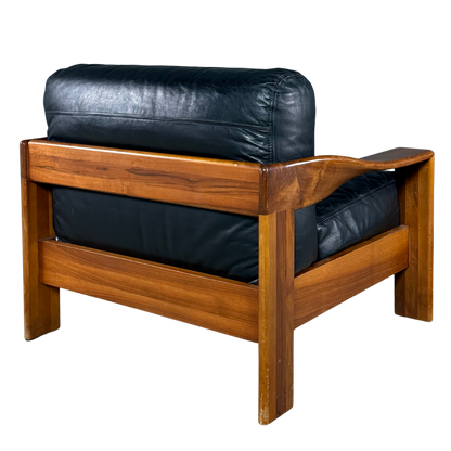 1970s Mobilgirgi S.p.a. : architectural black leather lounge chair, Italy