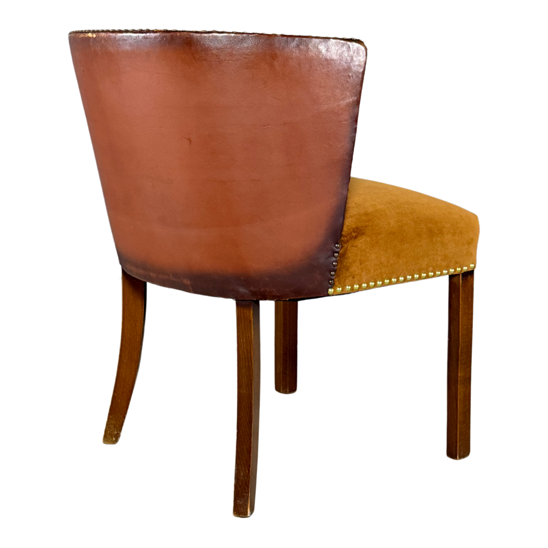 1940 Fritz Hansen : Model 1514 barrel back leather side chair