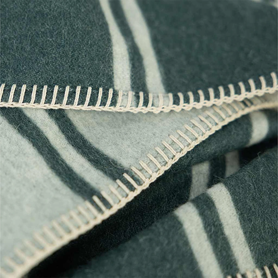 Blacksaw : Straits Reversible Throw in Dark Forest/Bone