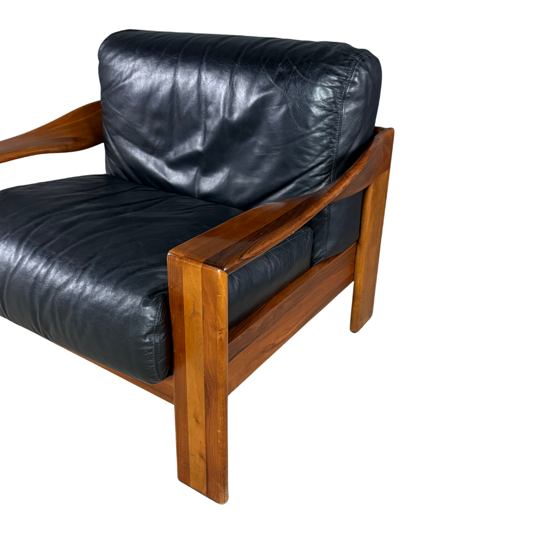 1970s Mobilgirgi S.p.a. : architectural black leather lounge chair, Italy