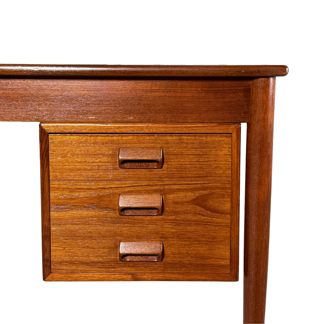 1960s Borge Mogensen : teak & oak Model 130 desk, Denmark