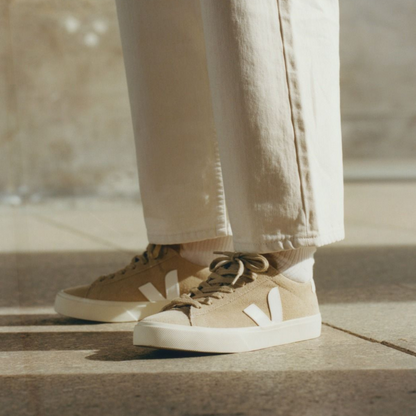 Veja : Campo Suede in Dune/White