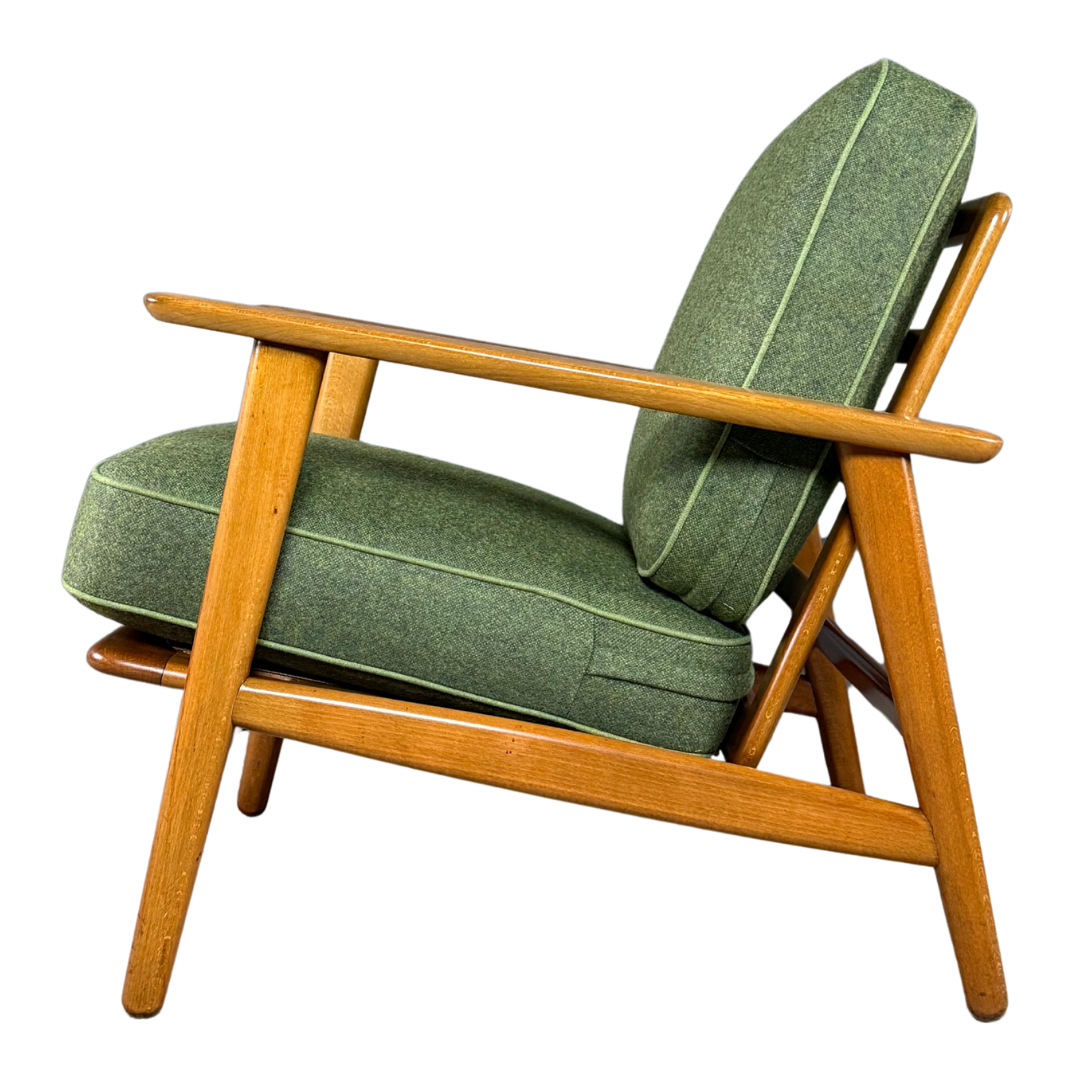 1952 Hans J Wegner : classic GE 233 oakwood lounge chair + ottoman