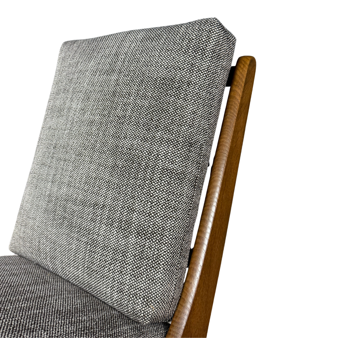 1960 Guillerme et Chambron : solid oakwood short paddle-arm lounge chair