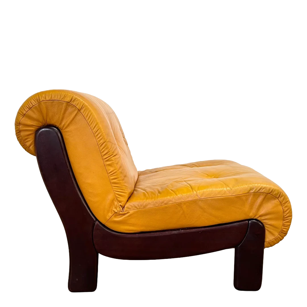 1970s European : button tufted honey leather modular lounge chair