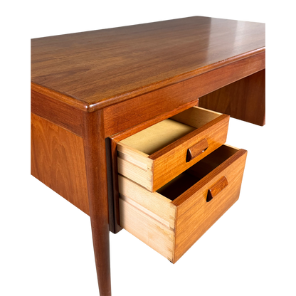 1960s Borge Mogensen : teak & oak Model 130 desk, Denmark