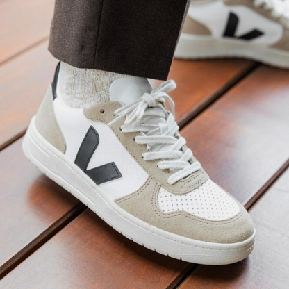 Veja : V-10 Leather,  Extra White Black Sahara