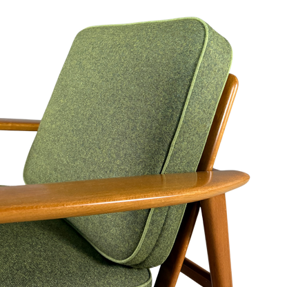 1952 Hans J Wegner : classic GE 233 oakwood lounge chair + ottoman