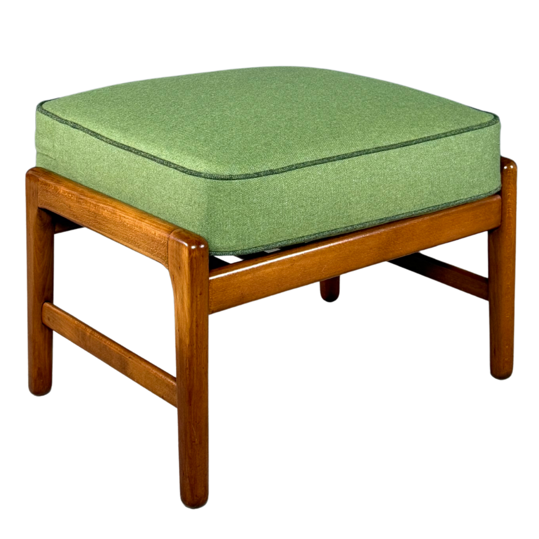 1952 Hans J Wegner : classic GE 233 oakwood lounge chair + ottoman