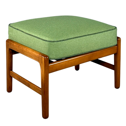 1952 Hans J Wegner : classic GE 233 oakwood lounge chair + ottoman