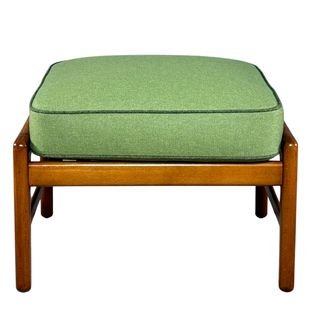 1952 Hans J Wegner : classic GE 233 oakwood lounge chair + ottoman