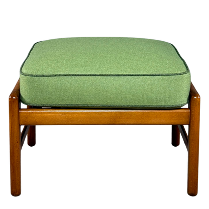 1952 Hans J Wegner : classic GE 233 oakwood lounge chair + ottoman