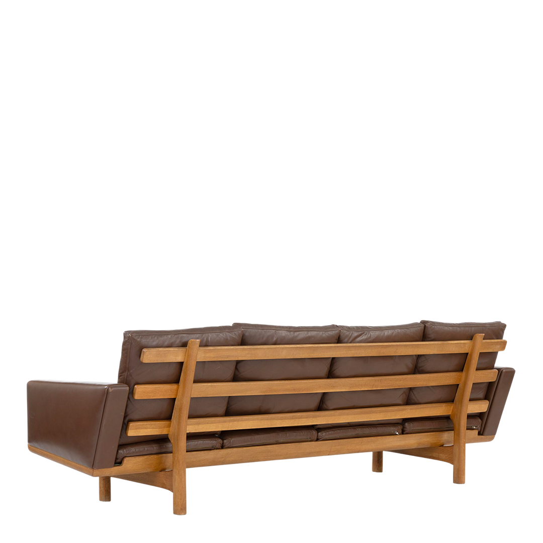 1955 Hans J Wegner : four-seat GE 235 brown leather sofa, Getama