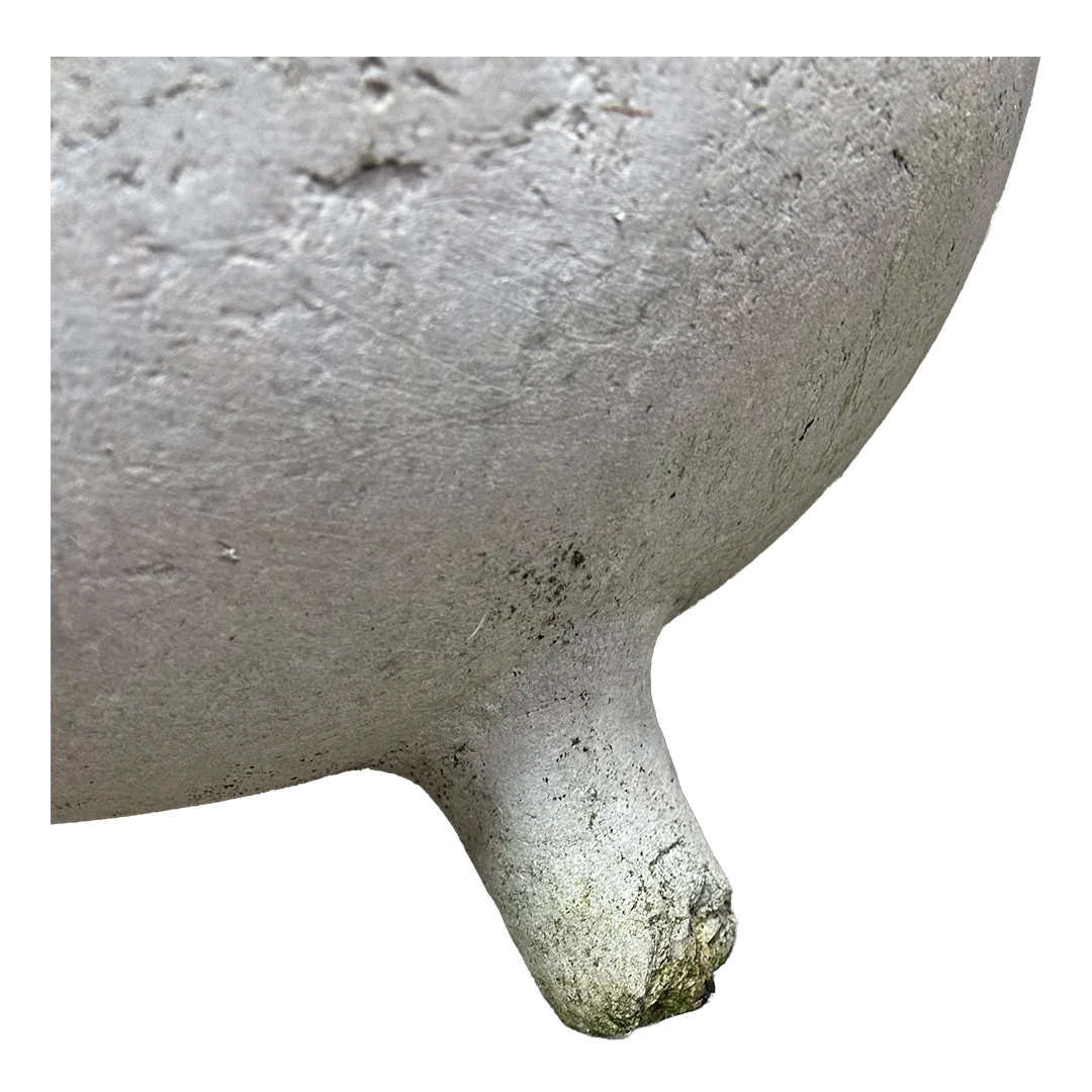 1960s Willy Guhl : 19" daim. footed concrete planter, Switzerland