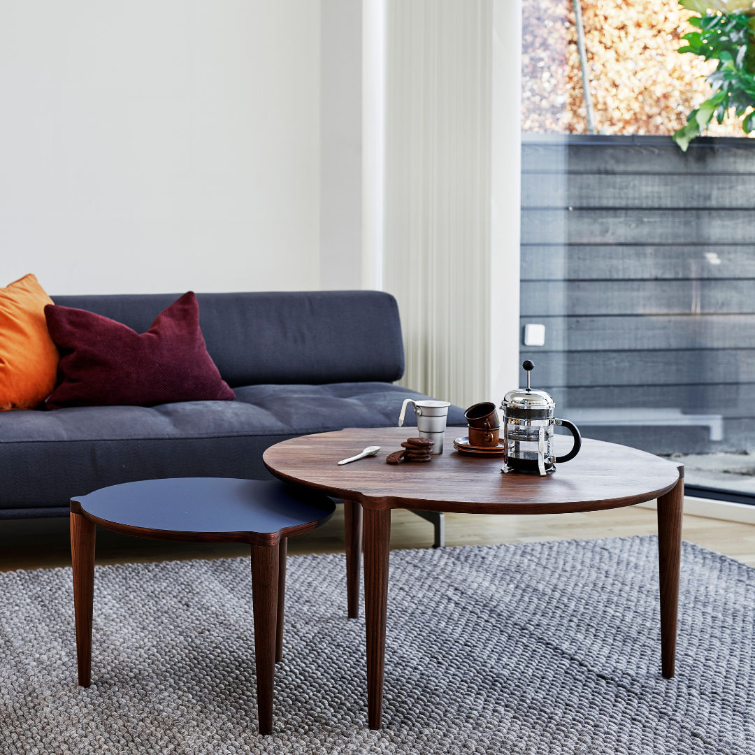 Nissen & Gehl : circular Orbit coffee table in walnut, Model AK550