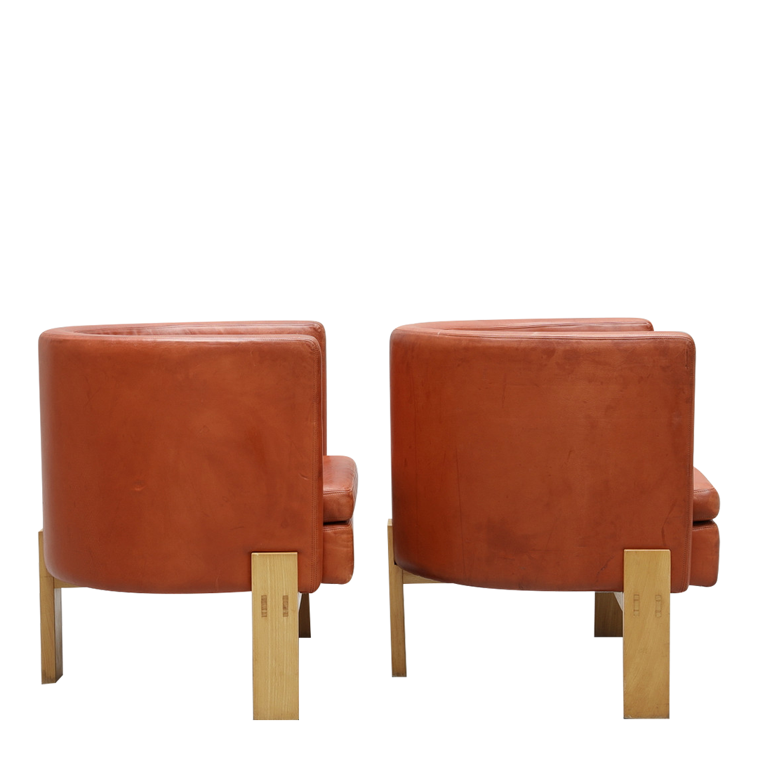 Pair Erik Karlström : leather & oakwood tub chairs, Sweden