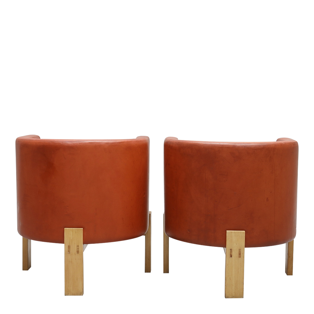 Pair Erik Karlström : leather & oakwood tub chairs, Sweden