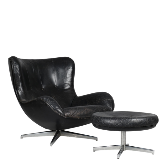 c1960 Illum Wikkelsø : black leather & chrome lounge chair + ottoman
