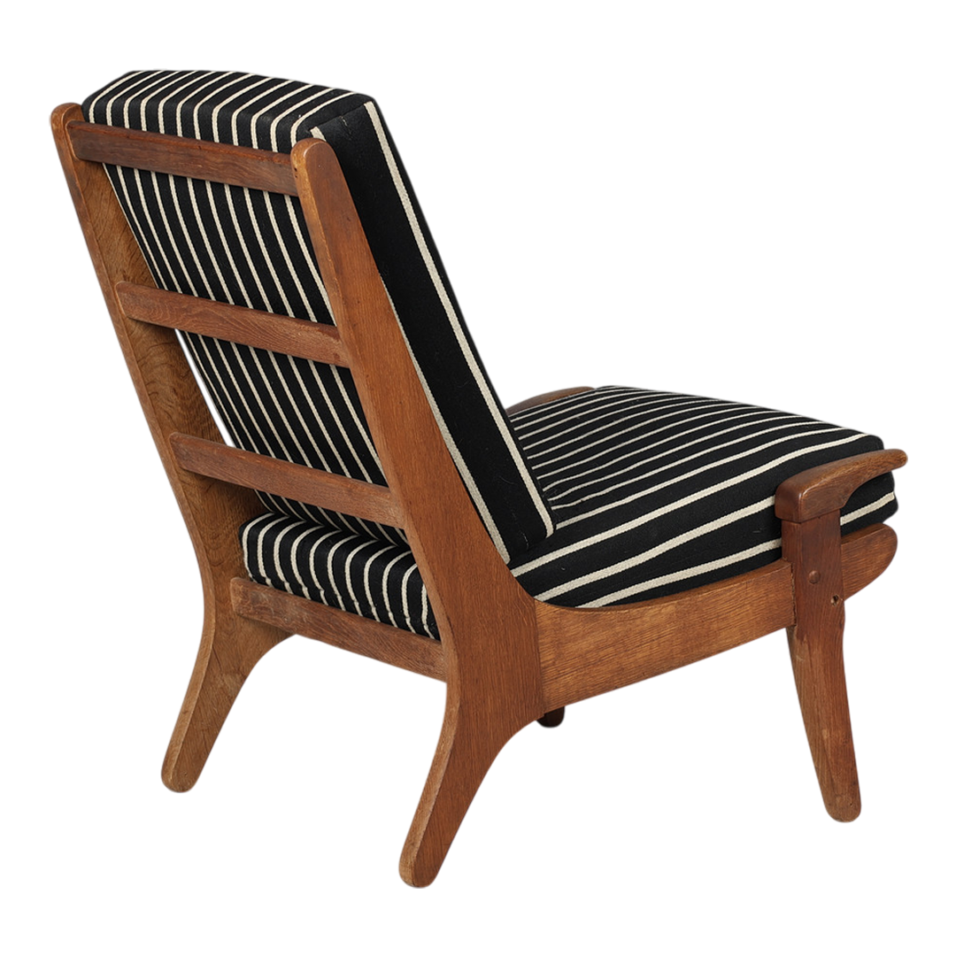 1960 Guillerme et Chambron : solid oakwood short paddle-arm lounge chair