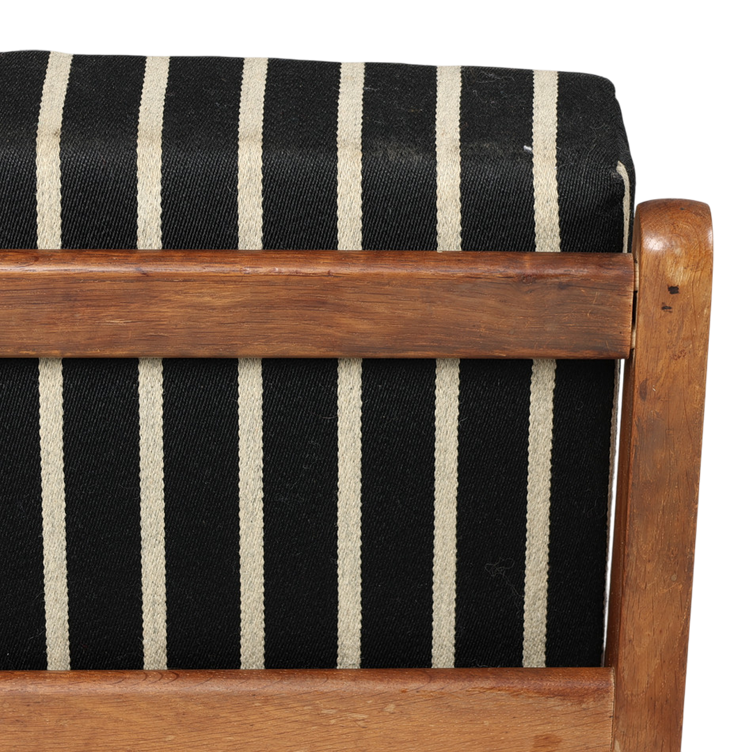 1960 Guillerme et Chambron : solid oakwood short paddle-arm lounge chair