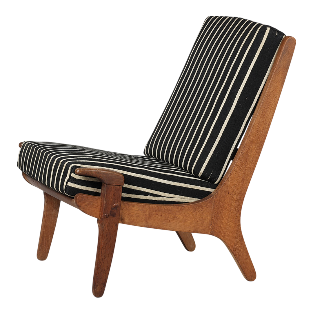 1960 Guillerme et Chambron : solid oakwood short paddle-arm lounge chair