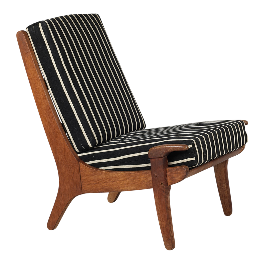 1960 Guillerme et Chambron : solid oakwood short paddle-arm lounge chair