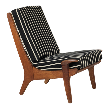 1960 Guillerme et Chambron : solid oakwood short paddle-arm lounge chair