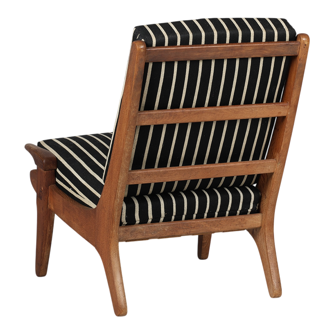 1960 Guillerme et Chambron : solid oakwood short paddle-arm lounge chair