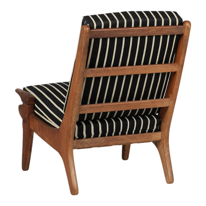1960 Guillerme et Chambron : solid oakwood short paddle-arm lounge chair