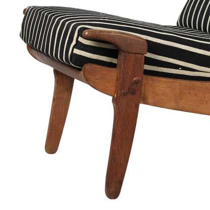 1960 Guillerme et Chambron : solid oakwood short paddle-arm lounge chair