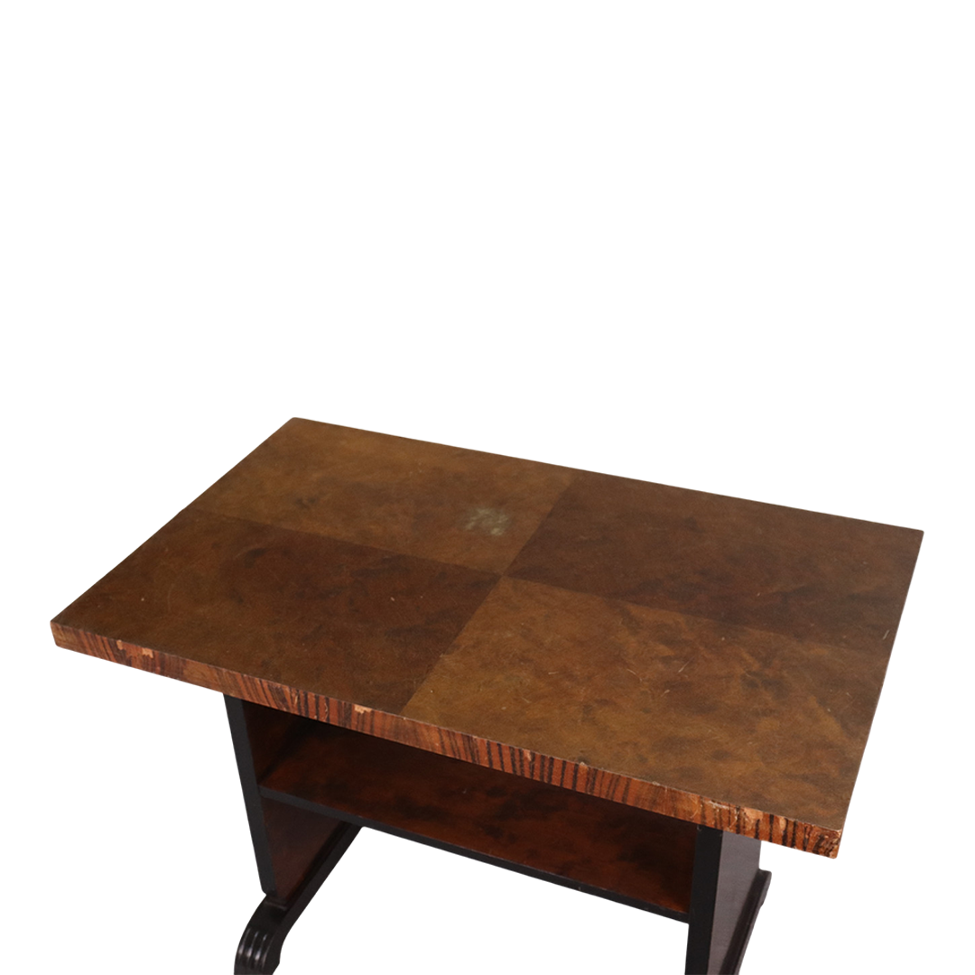 1930s European : small Art Deco side table in burl walnut