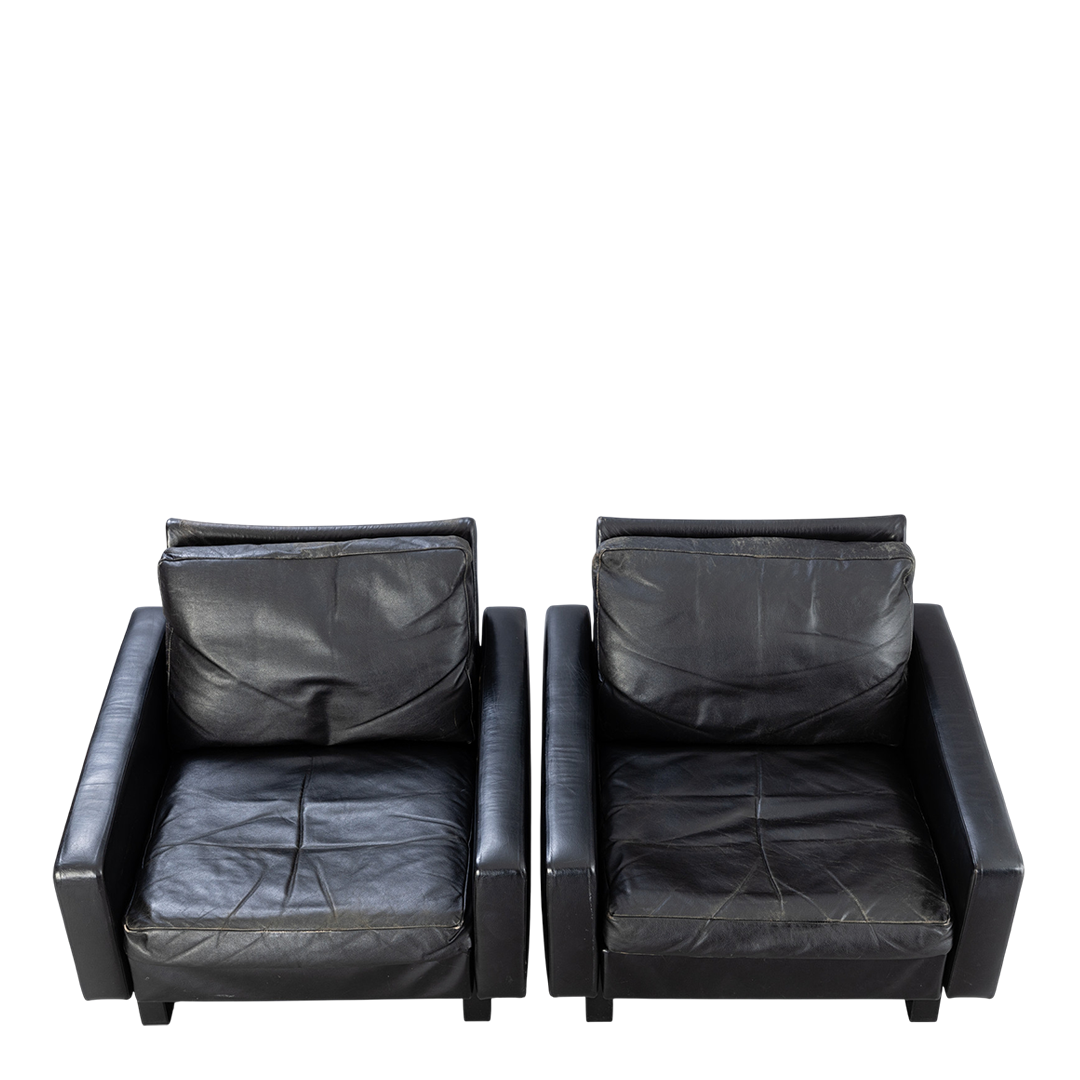 1970s Friedrich Wilhelm Möller : pair of low black leather lounge chairs, COR