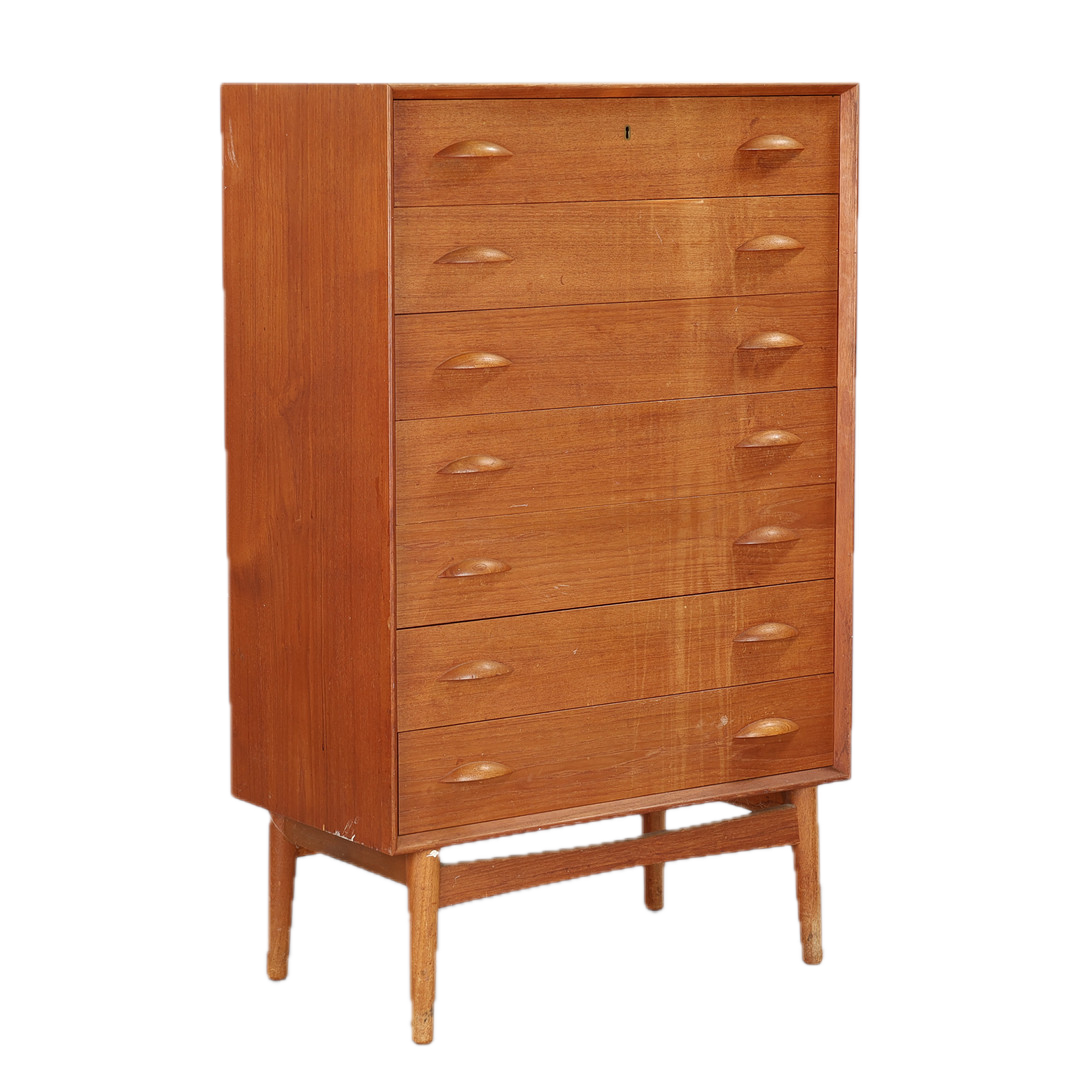 1960s Danish design : classic six-drawer teakwood chest on stand