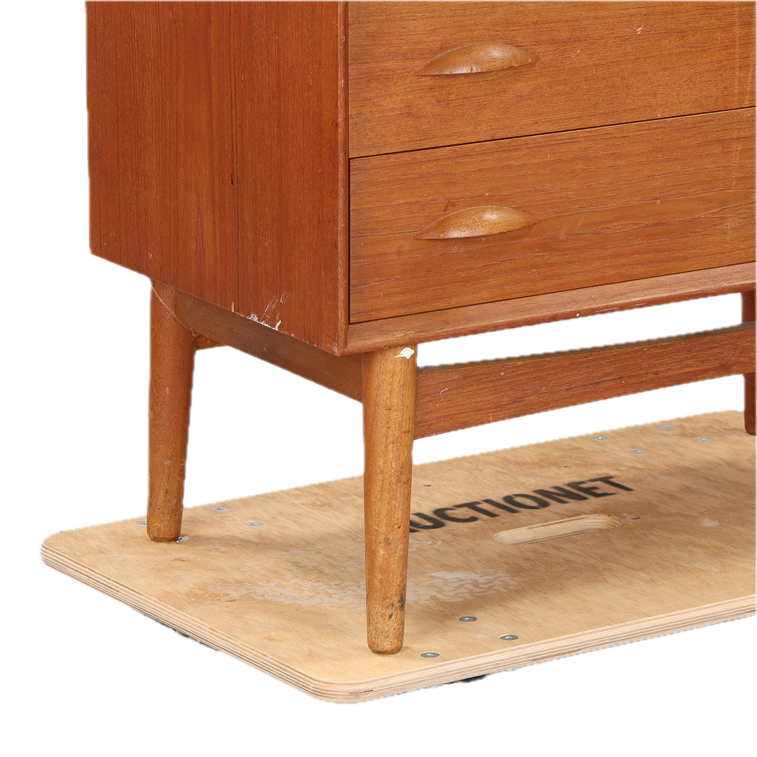 1960s Danish design : classic six-drawer teakwood chest on stand
