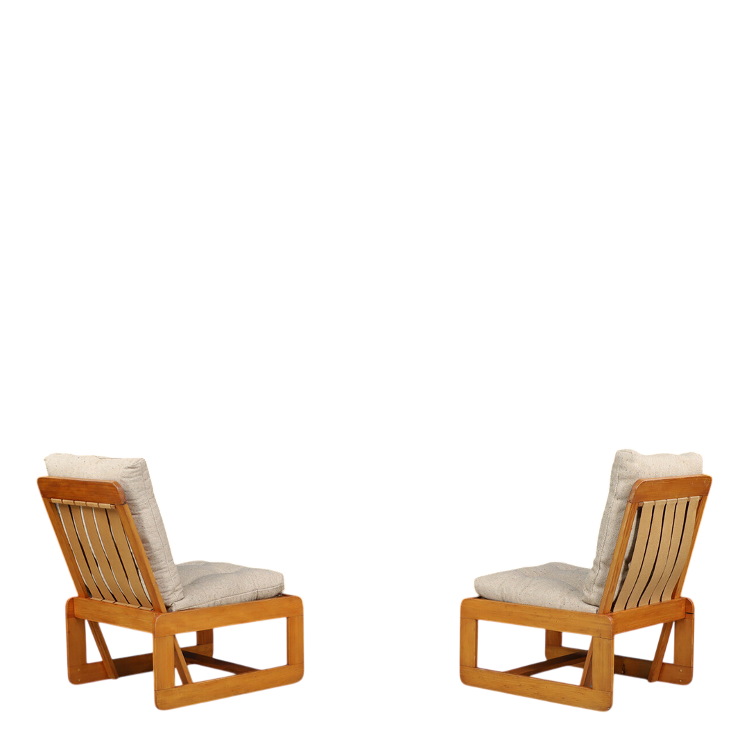 1970s Italian : solid pinewood rationalist modern lounge chair